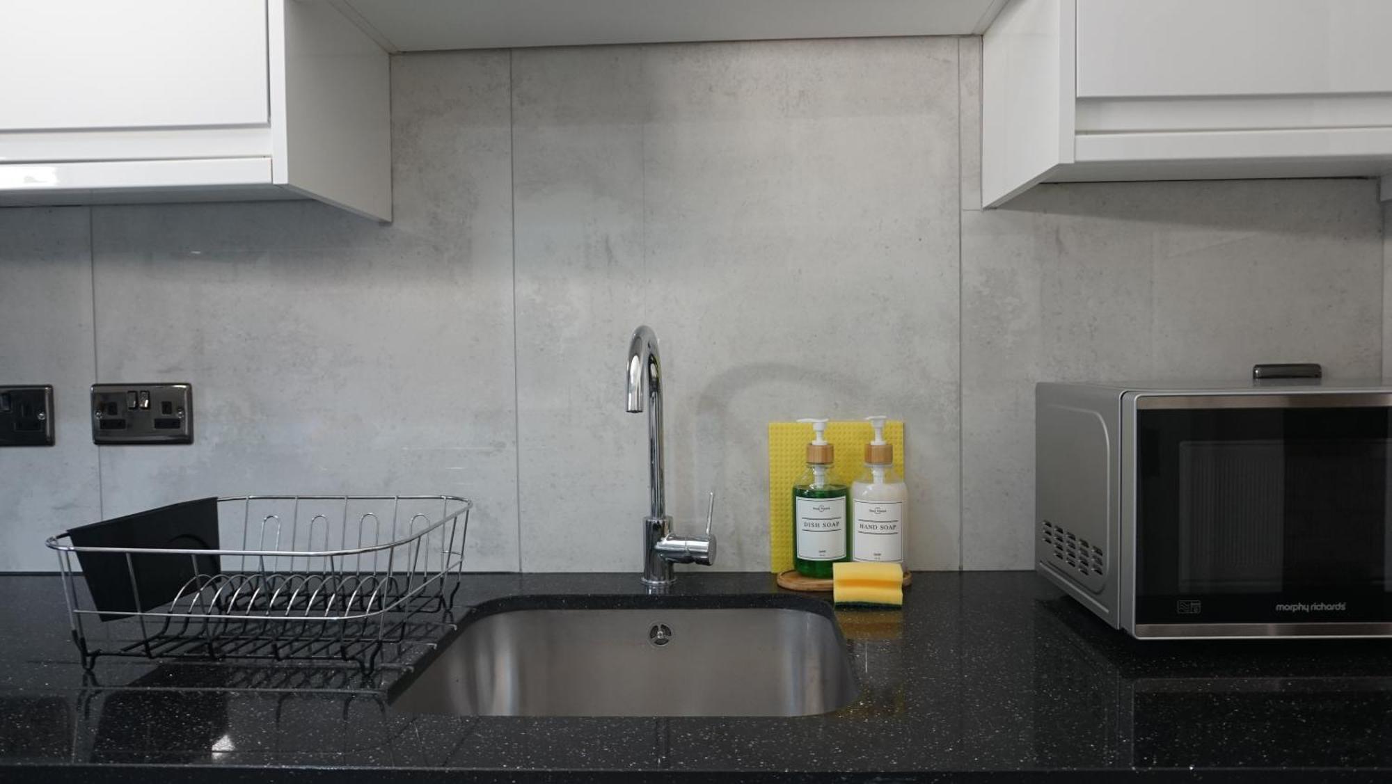 Beautiful London Home Sleeps 6, 2 Minutes To Metro Bagian luar foto