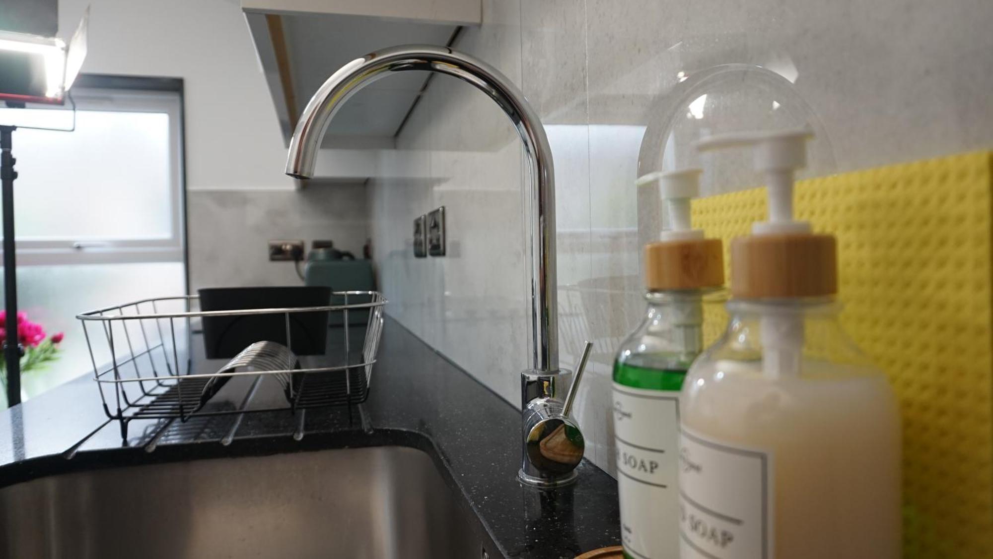 Beautiful London Home Sleeps 6, 2 Minutes To Metro Bagian luar foto
