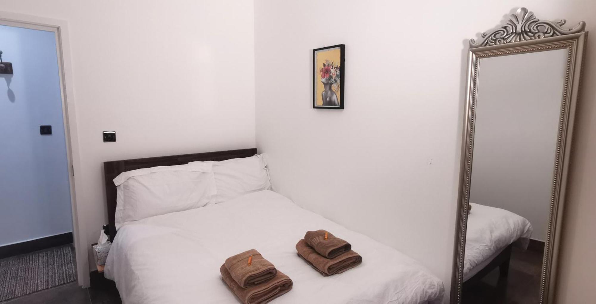 Beautiful London Home Sleeps 6, 2 Minutes To Metro Bagian luar foto