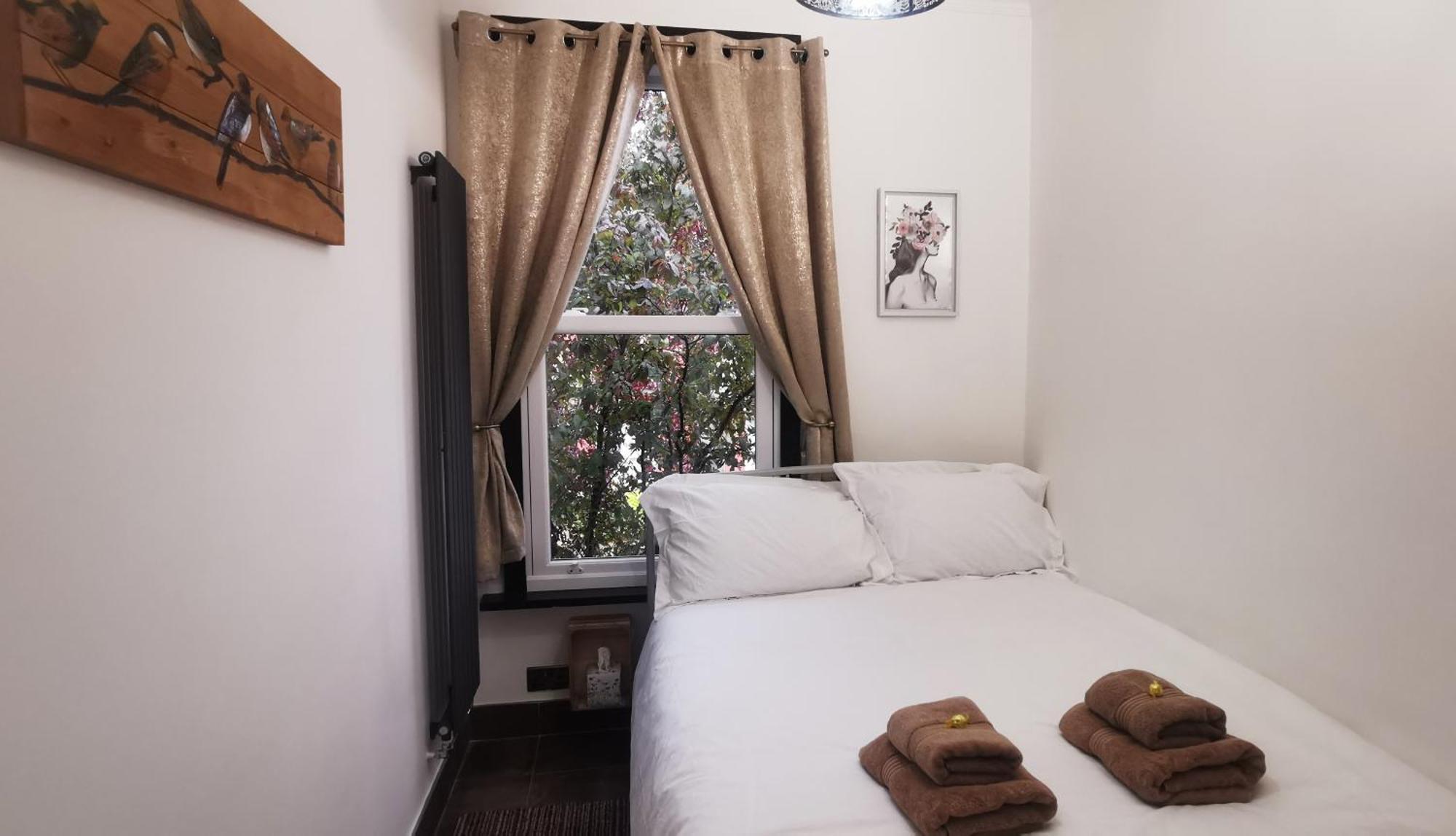 Beautiful London Home Sleeps 6, 2 Minutes To Metro Bagian luar foto